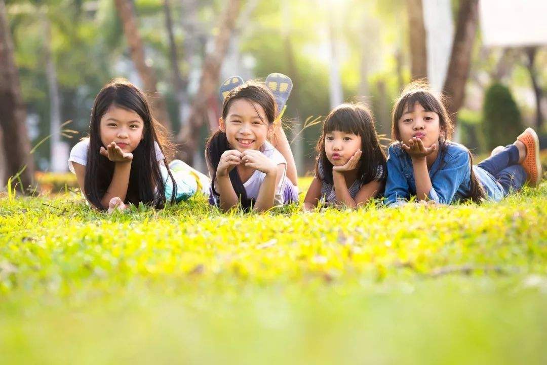 孩子|出生时颜值惊人，长大后越变越难看，宝妈：想不通出生即巅峰