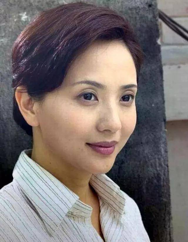 为爱守寡13年,从江南第一美人到母亲专业户,她的美从不败岁月