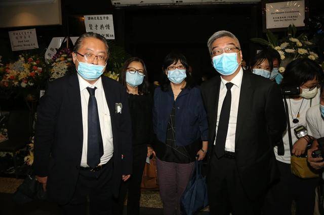 谭炳文出殡，88岁胡枫坚持上山送挚友火化，儿女