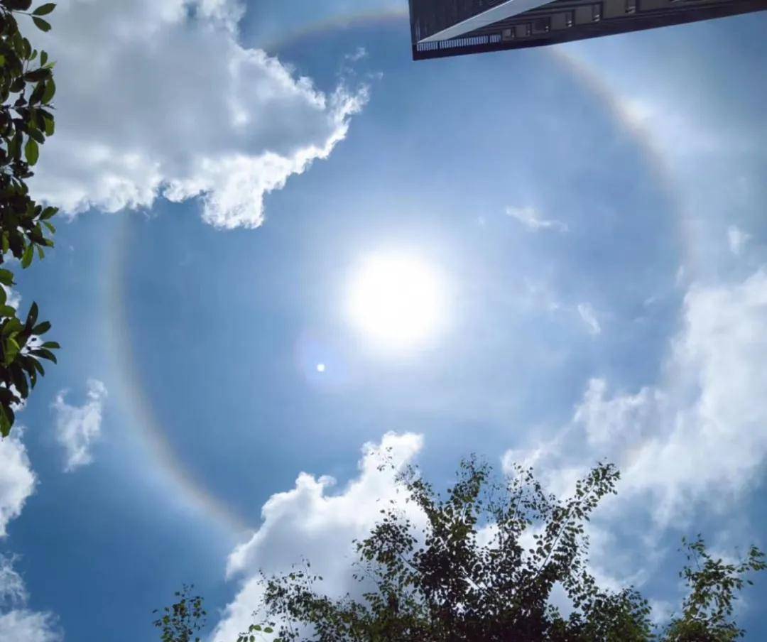 异象|突发!新加坡天降异象,绝美日晕刷屏了~(多图+视频)