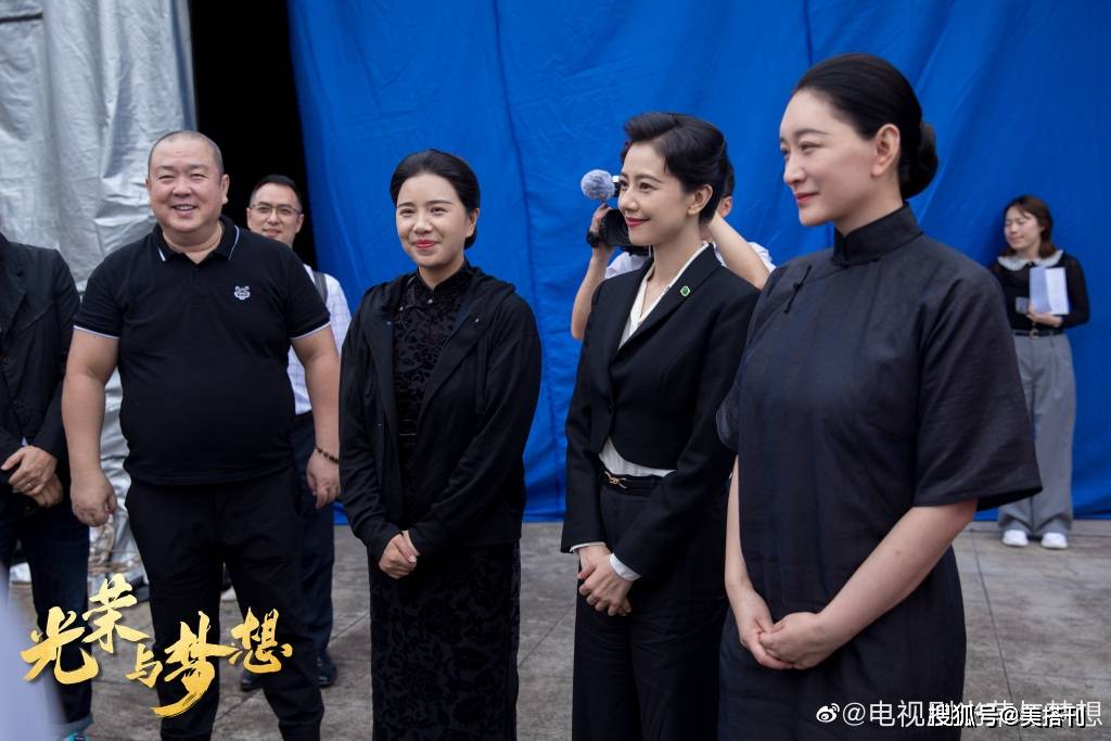 高圆圆|高圆圆李小冉罕见同框，差4岁保养和气质完全不同，李小冉胖了？