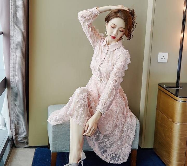 美女|大街上的美女都流行穿这种连衣裙，又美又显身材