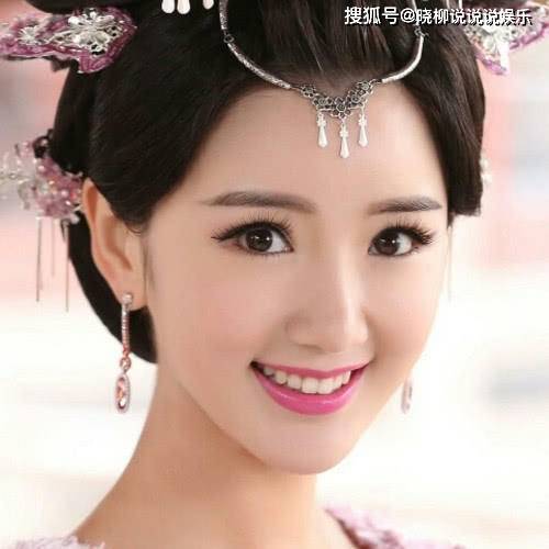 她刚出生就被生父扔垃圾桶,成名后父亲反索要五千万赡养费