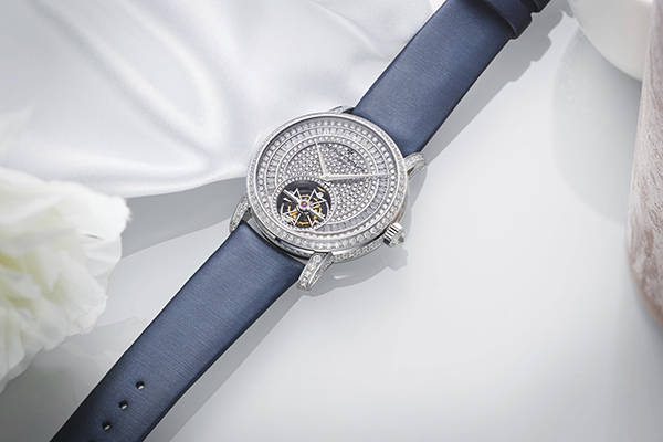 江诗丹顿|江诗丹顿Traditionnelle传袭系列推出品牌首款自动上链陀飞轮女士腕表