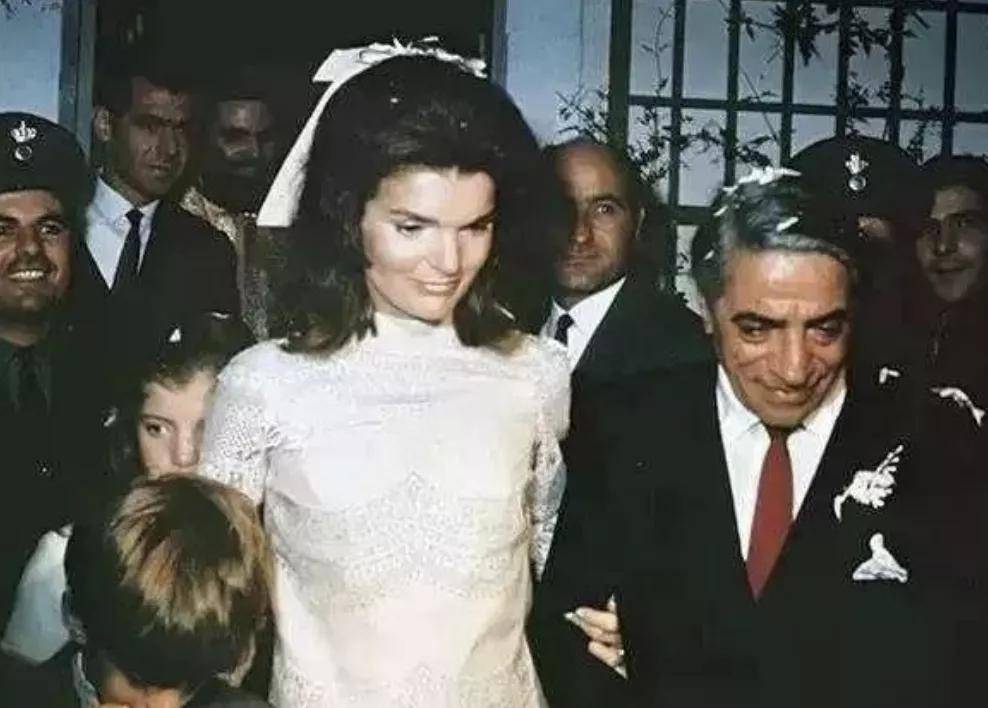 亲姐妹|睡姐夫，抢妹夫，顶级流量里没人比这对亲姐妹更心机！