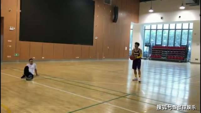 邓三岁！工作室纠正年龄登热搜，邓超怒吼要解