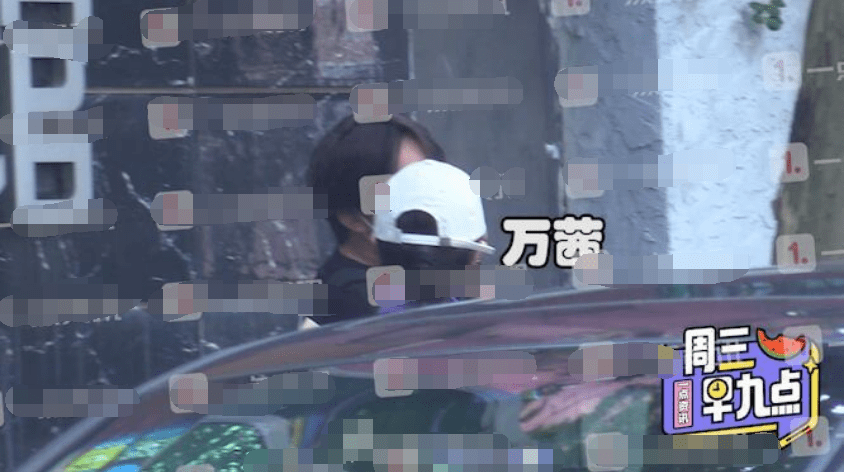 万茜老公罕曝光!夫妻接女儿放学投喂老公好甜蜜