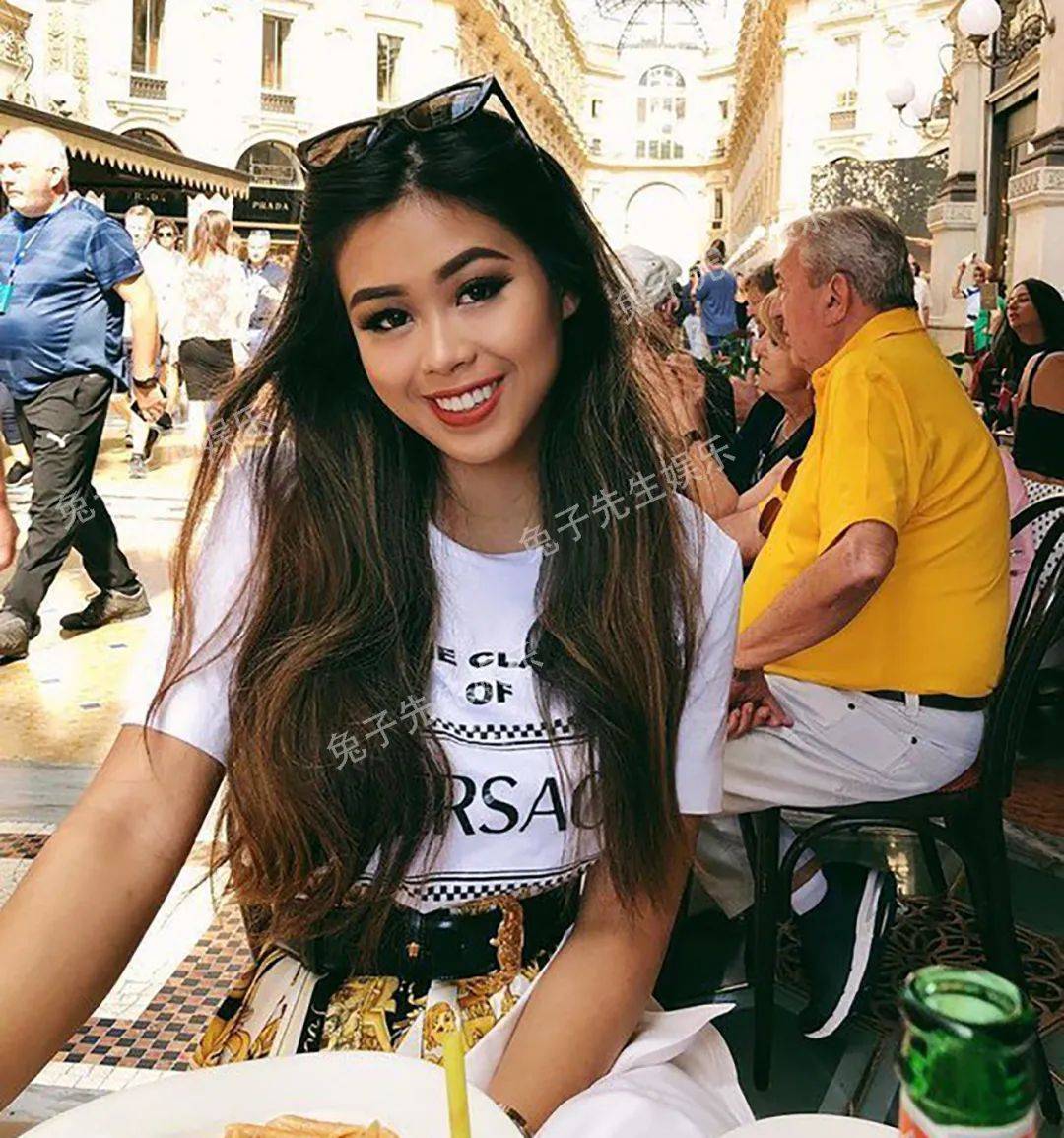 越南|24岁越南亿万千金穿黑裙秀美腿，身后豪宅抢镜，比哥哥受宠就是壕