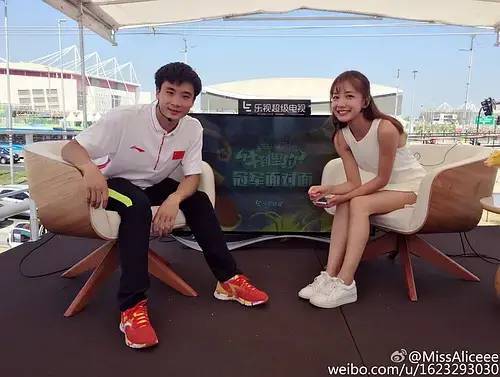 翻版|央视第一甜妹诞生!翻版奶茶,全网舔屏,却早就离婚了?