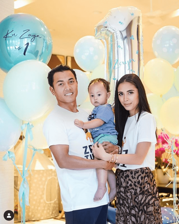 公主|马来西亚公主婚礼太奢华，戴蓝宝石还不够，绿宝石直接镶在衣服上