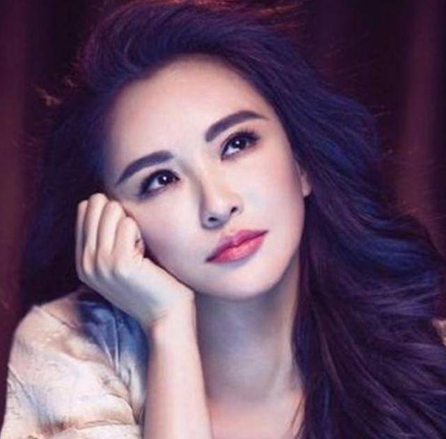 黄海波前女友，败光父母80万，被曝隐婚生子，曾