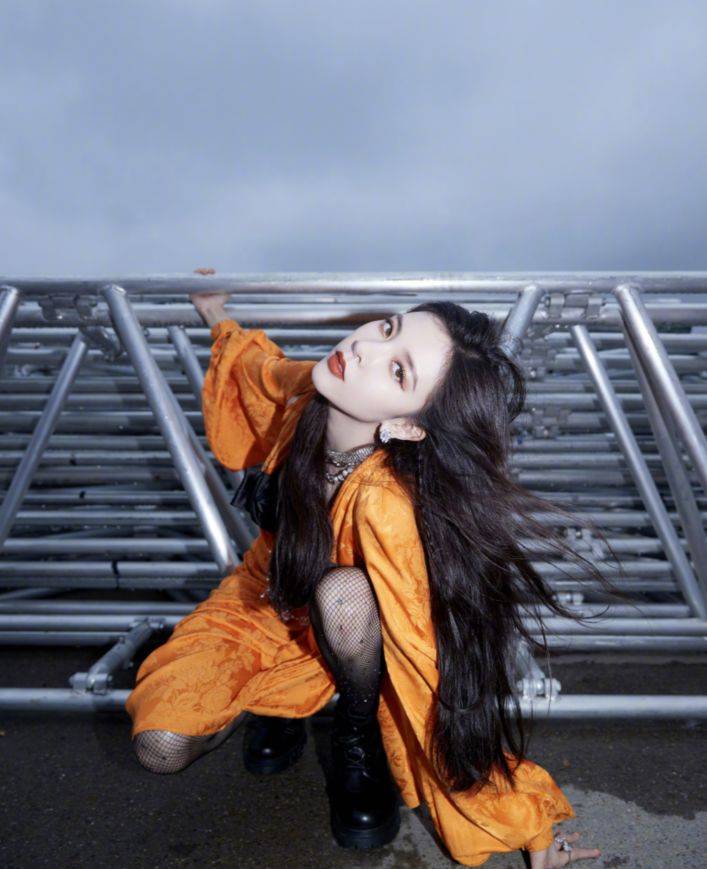 口罩|宋妍霏也太美了，钻石口罩尽显魅力，难怪张一山也曾那么痴迷！