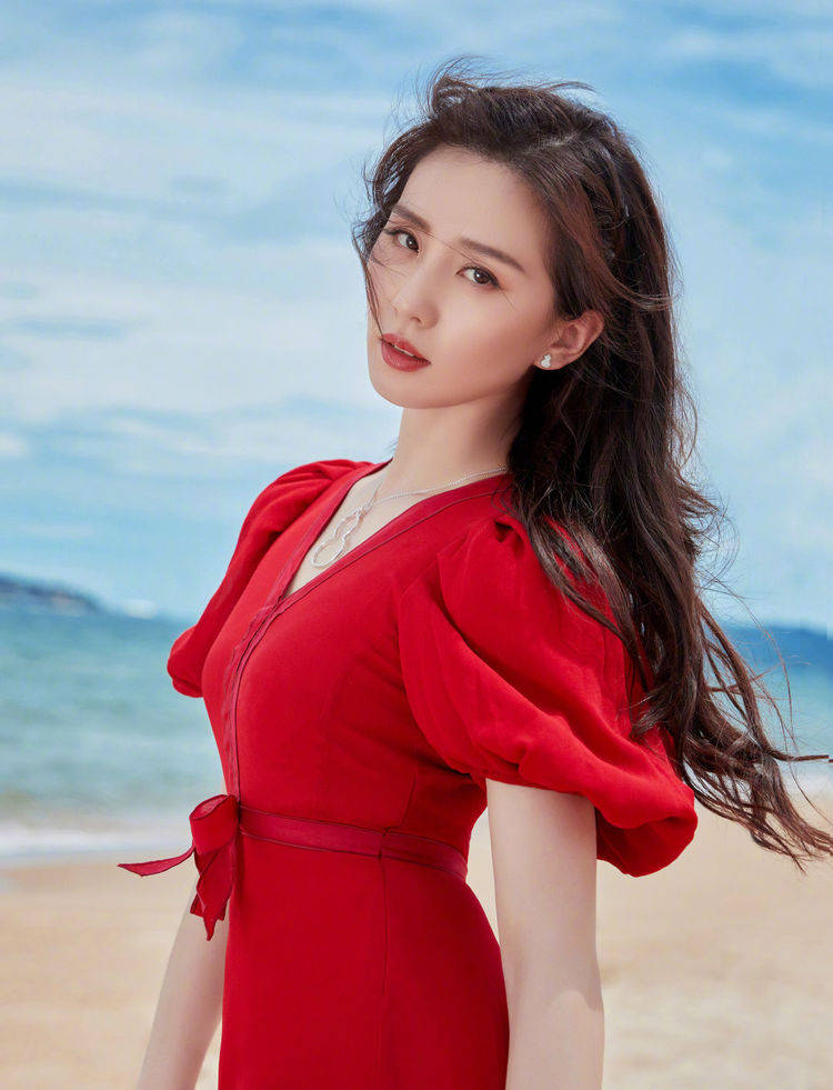 鹿晗排行榜_2021年明星1亿片酬排行榜出炉,鹿晗依旧是开创盛世的鹿晗!