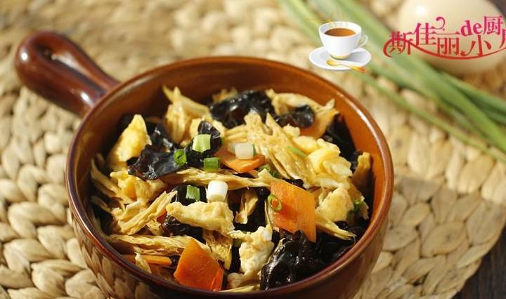 腐竹搭配什么菜炒好 c6de00bdb9b7414c9864fcf5116d0eb7.jpeg