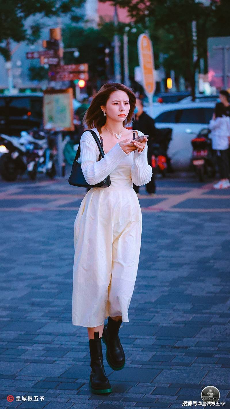 潮流|街拍：关于潮流的穿搭，其实并不是每个人天生就会搭配的