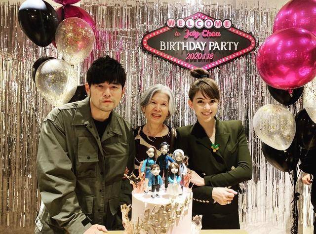 时尚|周杰伦多次夸赞妈妈时尚，看到照片，一般人比不了这种潮范