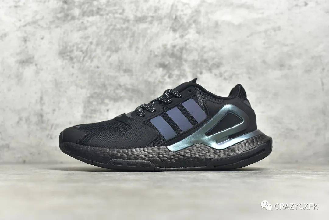 阿迪达斯 adidas day jogger boost 经典运动鞋 夜行者二代 fy3015