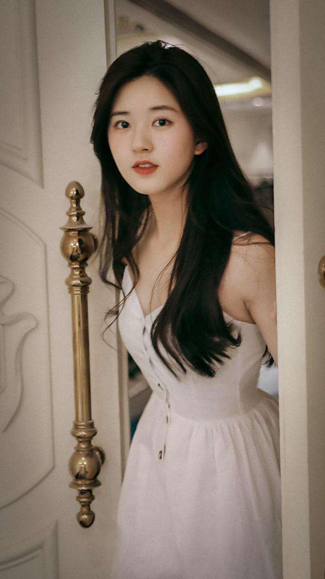 辣酱|原创赵露思秋天第一顿方便面，方便面蘸冰淇淋加辣酱，黑暗吃法受好评