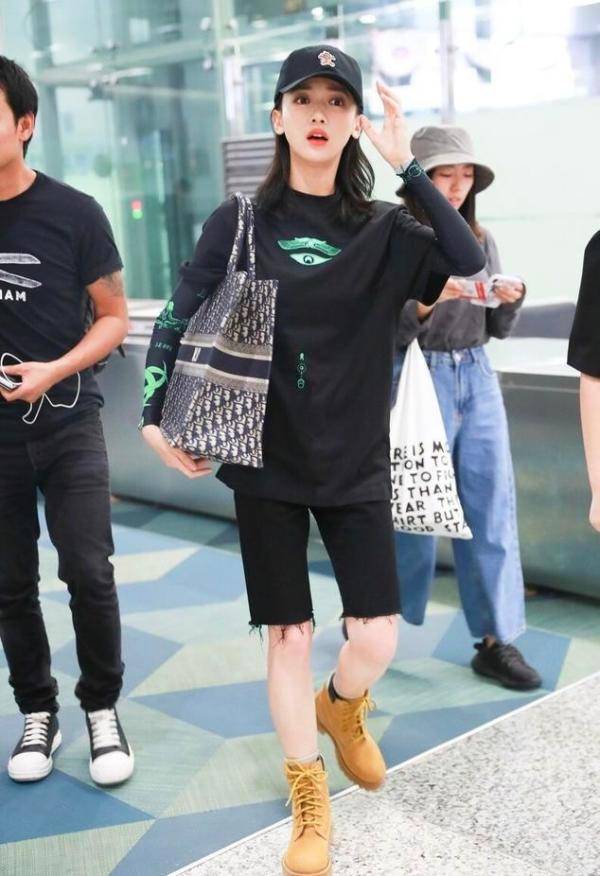 女生|吴谨言真的太瘦了，穿紧身裤还腿缝还这么大，瘦的美感都没了