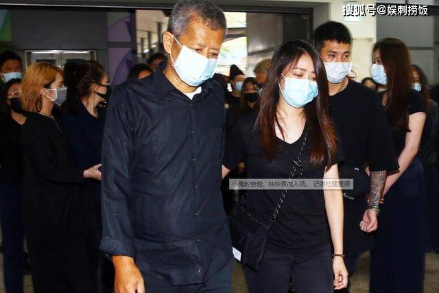 黄鸿升火化，女友痛哭失声需人搀扶，杨丞琳许