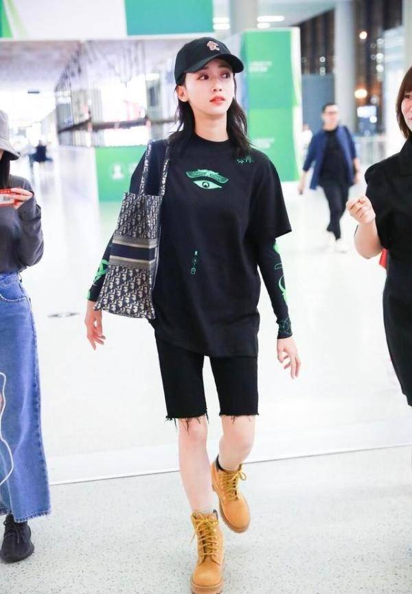 女生|吴谨言真的太瘦了，穿紧身裤还腿缝还这么大，瘦的美感都没了