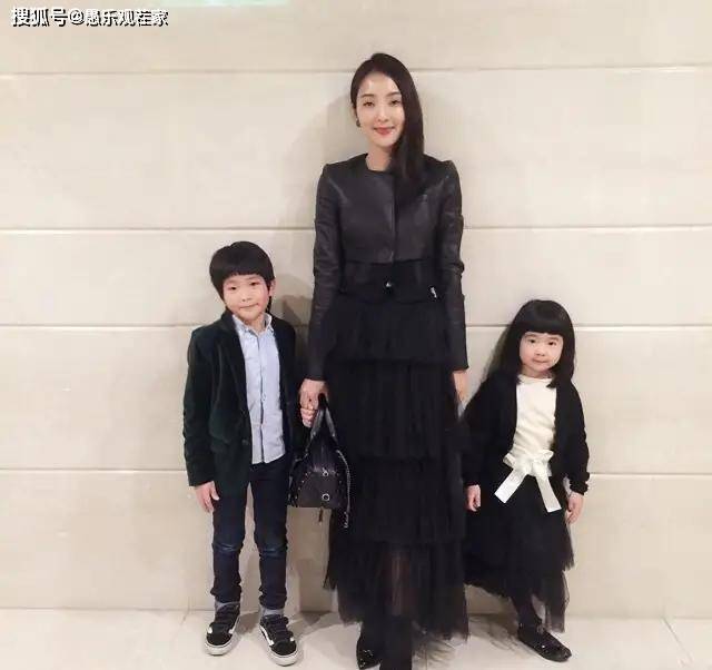 曹格女儿庆生照曝光，五官长开眼睛变大，终于