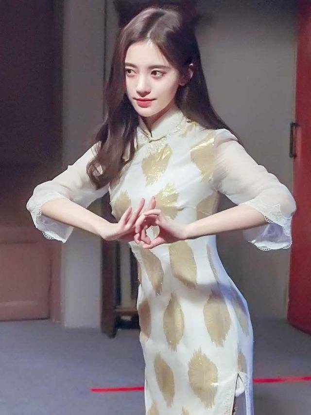 迪丽热巴程潇杨幂杨紫等十位女星旗袍装哪个最让人惊艳