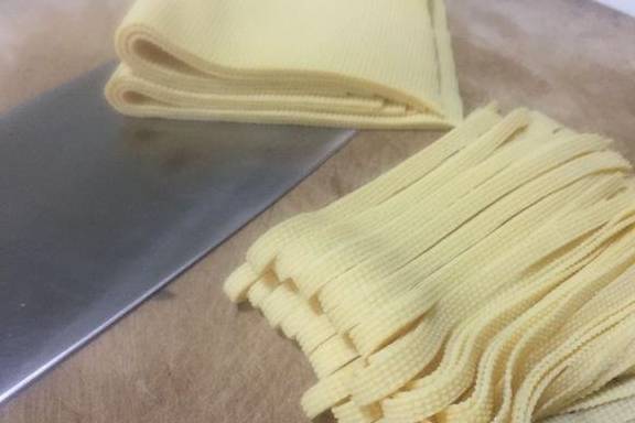 丝是什么材料做的 50b41777ba9f449e97d302e6f37c491d.jpeg