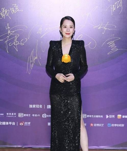袁泉|尖叫之夜红毯生图：袁泉、海清同穿开叉裙PK，朱丹转走扮嫩少女路