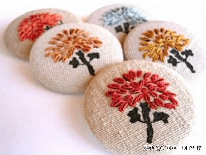 刺绣|「刺绣作品」100个迷人时尚的刺绣纽扣，装饰衣物美美的