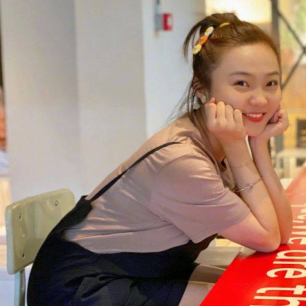 旗袍|林妙可旗袍造型公开，赘肉明显好显老，才21岁看起来像少妇