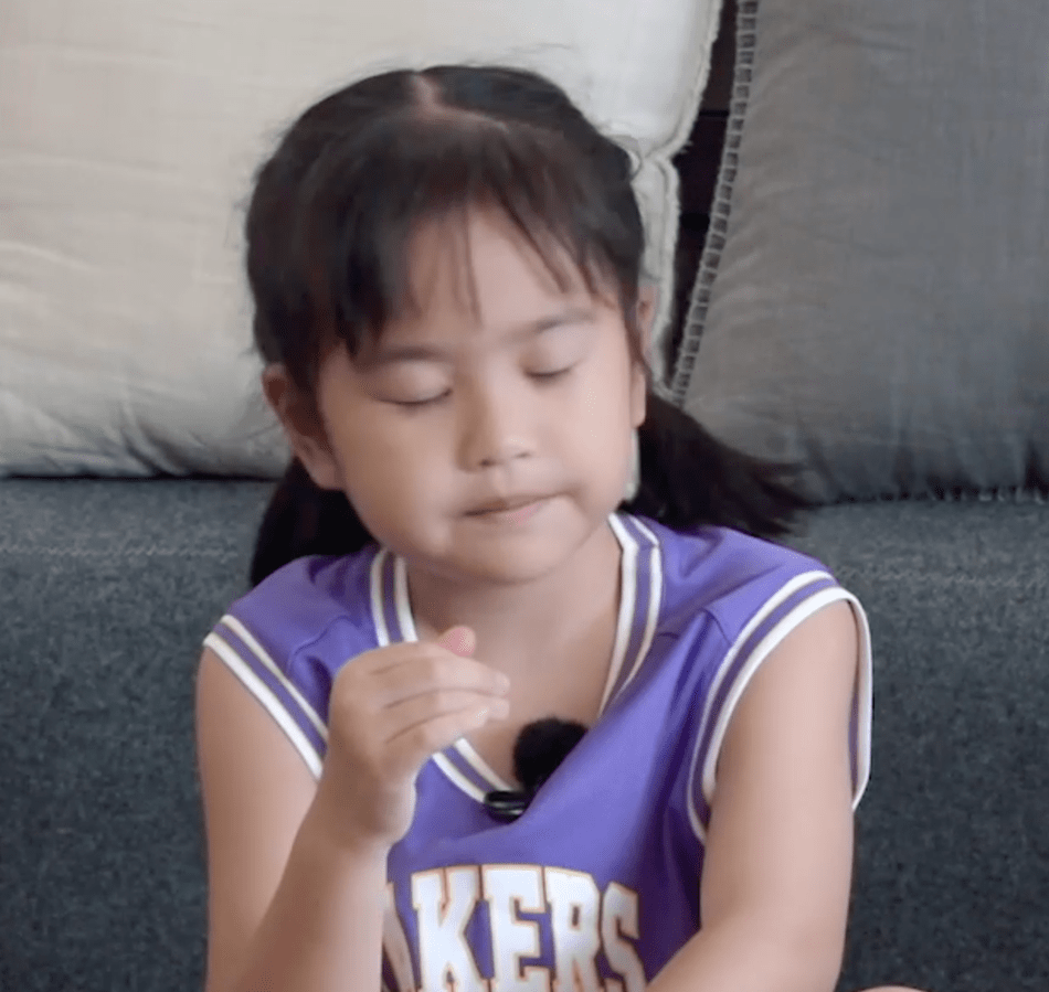 行走的表情包!包贝尔女儿饺子古灵精怪