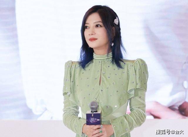 赵薇新恋情曝光?婚内出轨可能性大,对话内容大有深意!