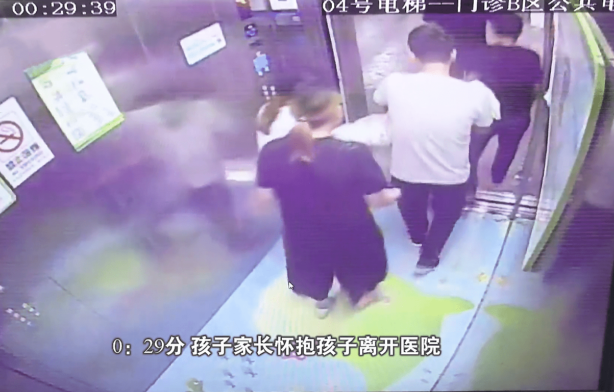 孩子|宝宝送医时已全身冰凉，家长别再做这种傻事了致命“儿童杀手”