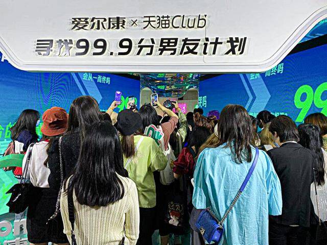 男友|99.9%诠释“傲滴先生”，爱尔康傲滴隐形眼镜护理液引爆潮流圈