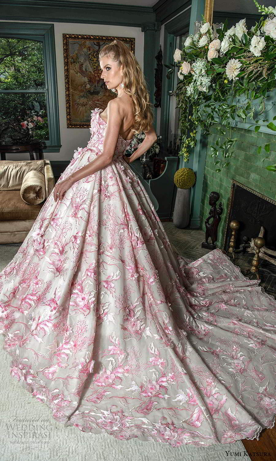 &quot|Yumi Katsura2021＂Ravishing&Resilient＂秋季婚纱系列 提升女人身体的自然美感