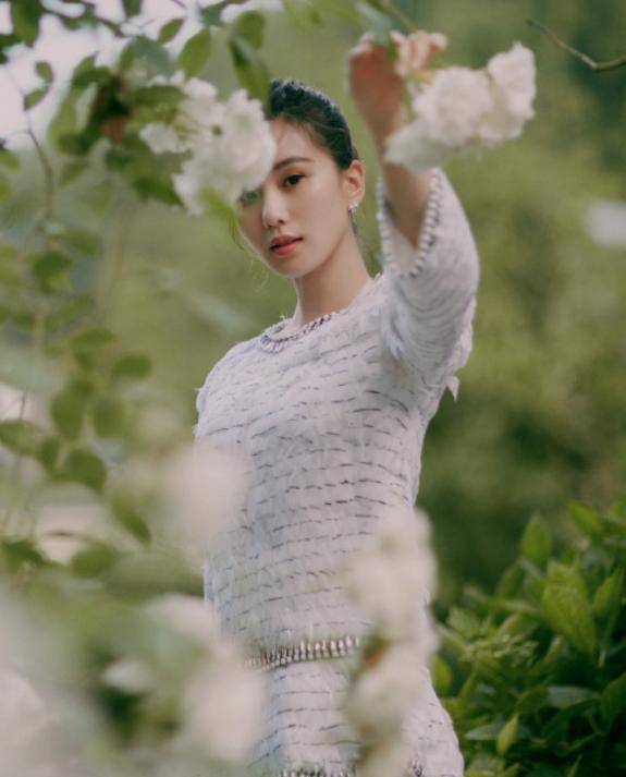 天鹅|刘诗诗旧照公开,一袭长裙秀“天鹅颈”,强大气质谁比得过?