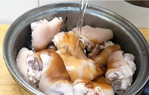 猪脚怎么煮好吃又烂 bb1492bd8db14d6da41489bdbcc2e140.jpeg