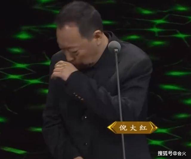 近况|原创60岁倪大红近况堪忧，反应迟缓接不上话，说完话就捂嘴弯腰咳嗽