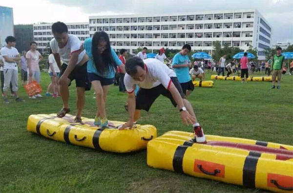 错误|孩子却“低人一等”？往往是这四种错误造成的明明家长很高