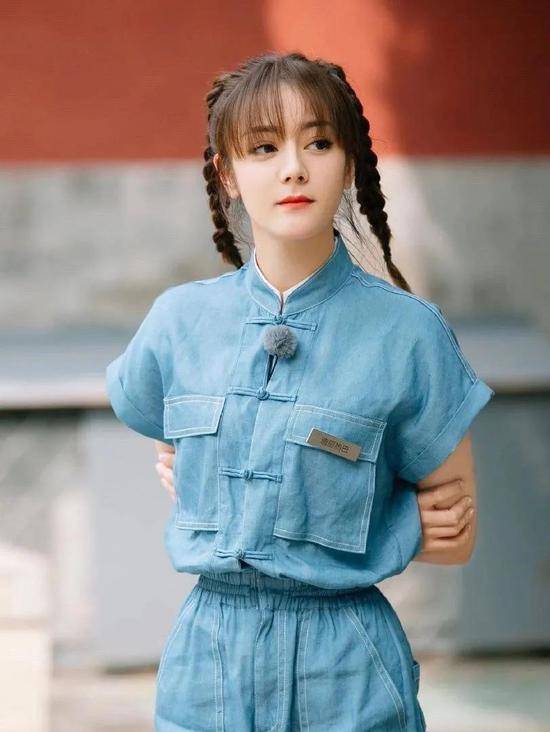 赵露思|发量王者赵露思的减龄搭配你也可以学