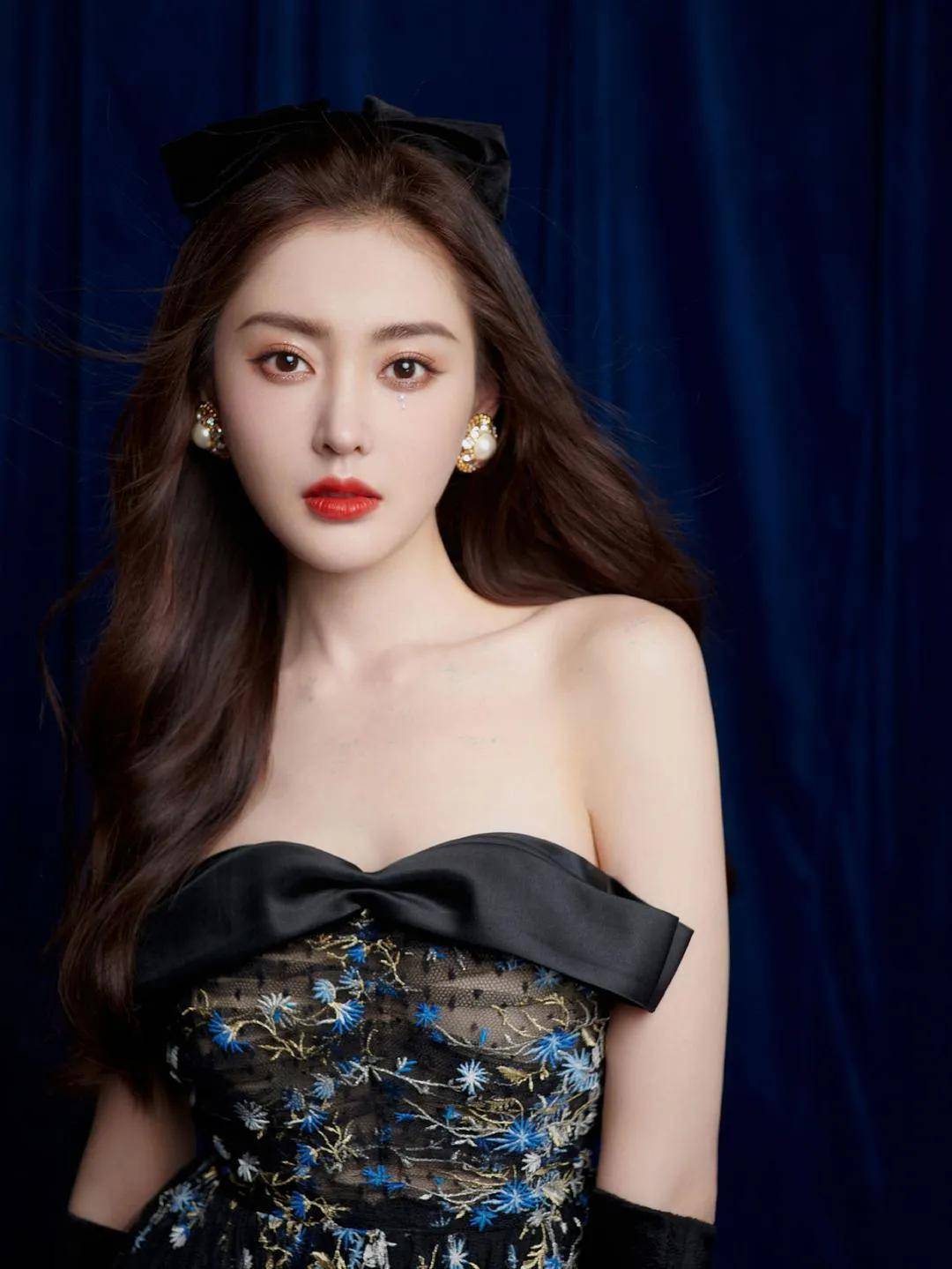 月入|原创月入千万没喝过可乐？这姐为啥痴迷给自己立智障人设啊...