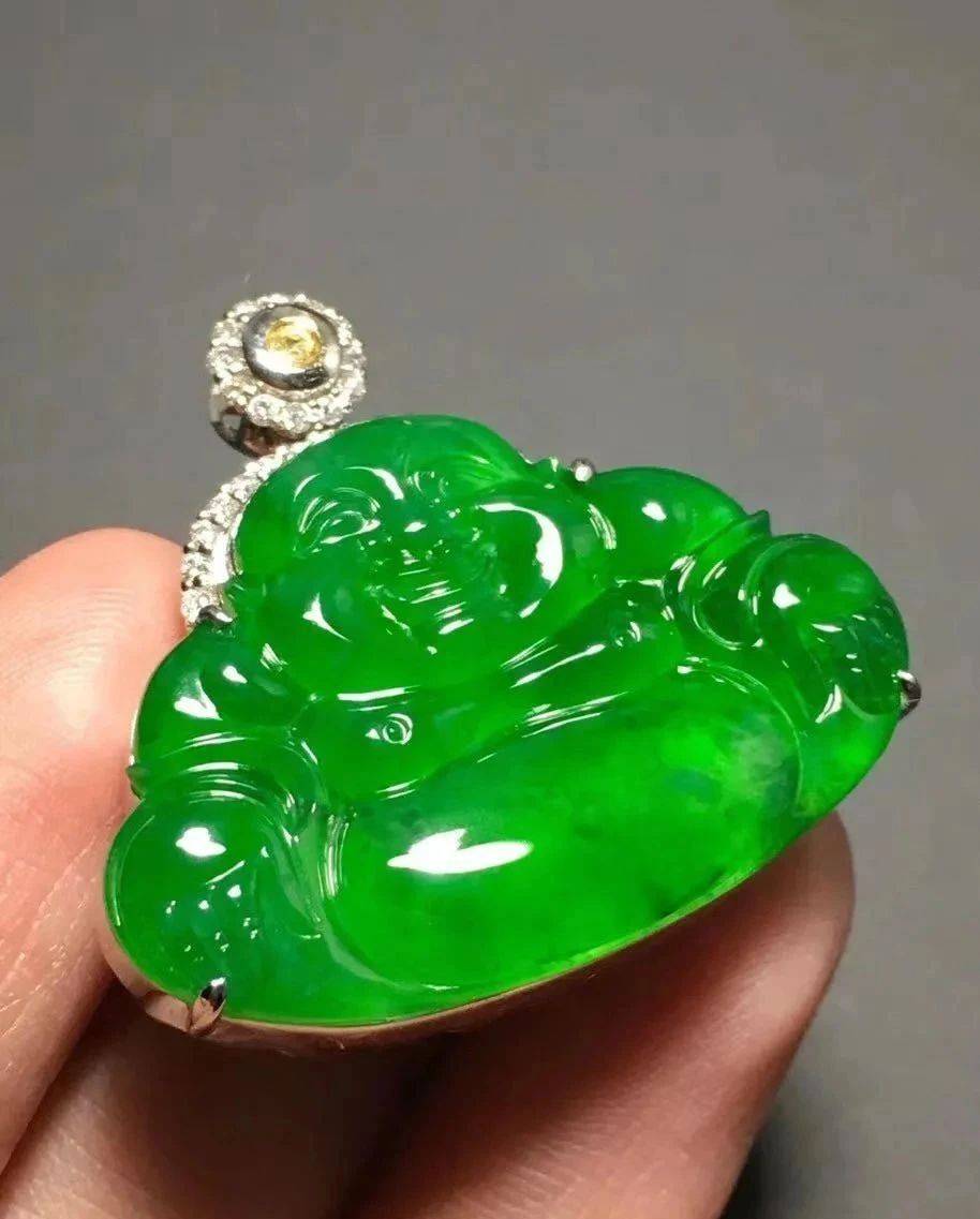 翡翠原石只有缅甸？顶级翡翠为何多素面？那些年我们追过的“裸体”翡翠