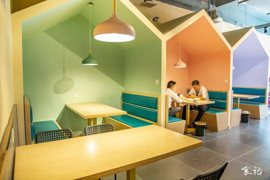 新店|烧烤成主打，还卖起早餐...人均不到30元！22年老牌餐饮开新店啦