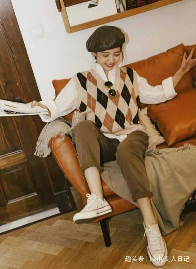 衬衫|三木时尚力真绝，仅“白衬衫”搭出3套最美穿搭，早秋的时髦学她
