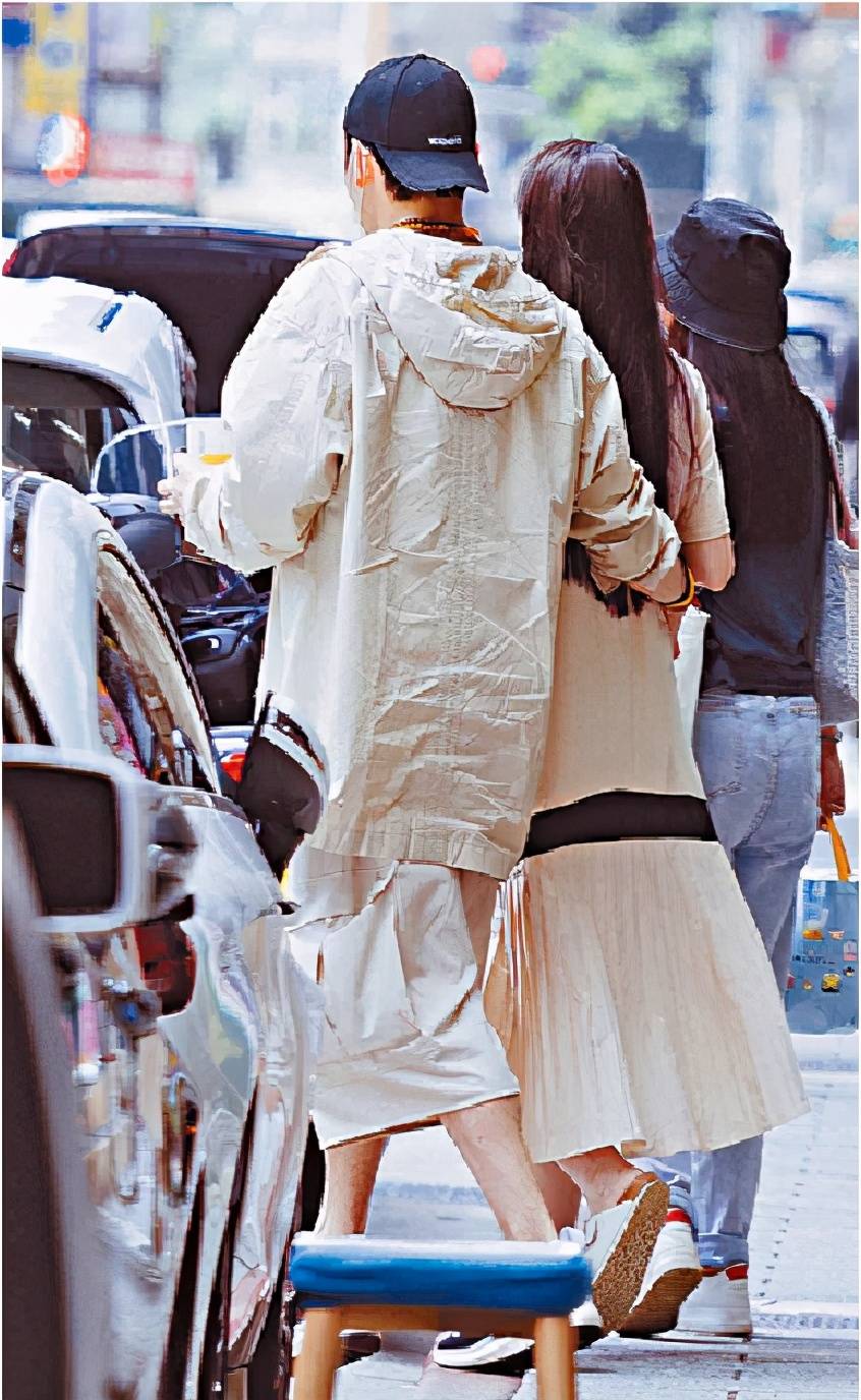 郭碧婷|向佐夫妇穿情侣装合体,同色系服装秀恩爱,36岁郭碧婷小鸟依人