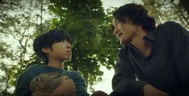 都贤秀|原创《恶之花》结局又玩失忆梗，李准基重启人生，忘不了深爱的妻女