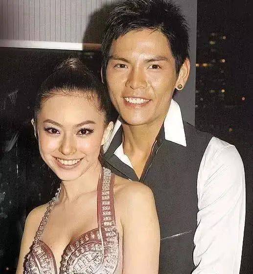 恭喜！38歲向佐前女友黃婉佩宣布懷二胎，離婚後再嫁富商住豪宅 娛樂 第6張