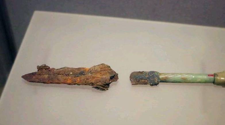 宝剑|古代中四把绝世宝剑，其中有纯玉打造，堪称世界之最，中华第一剑