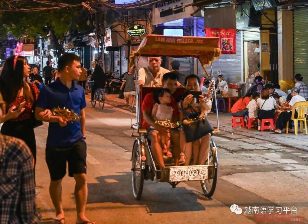 原创在越南中秋节也是儿童节河内古街夜市上浓浓的节日气氛有哪些重要